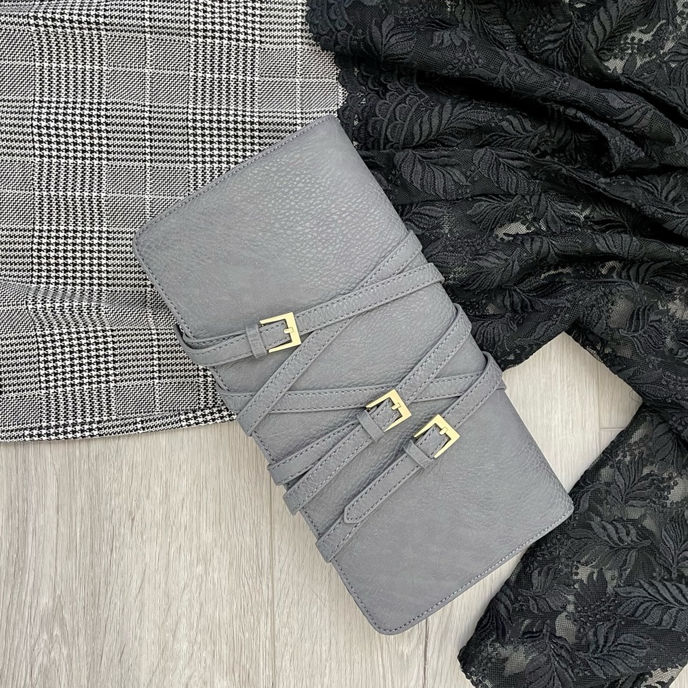 BCBG Generation Clutch
